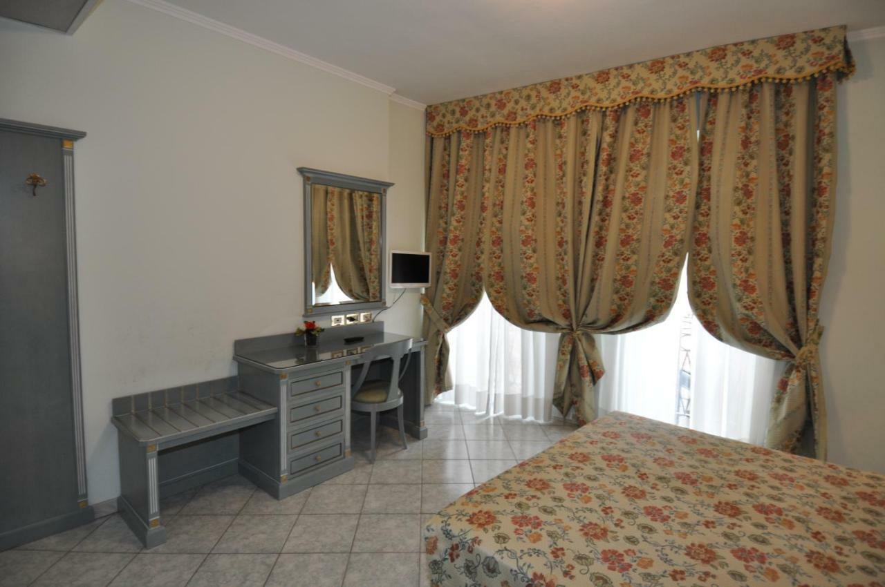 Hotel Moderno Stresa Exterior foto